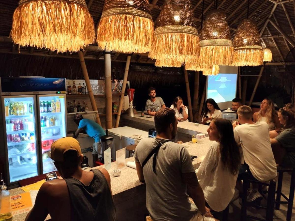 Clandestino Hostel Canggu エクステリア 写真
