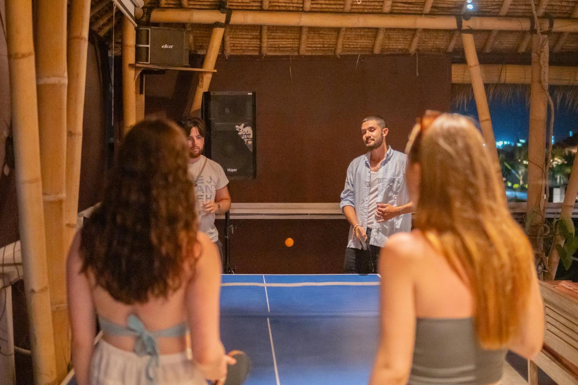 Clandestino Hostel Canggu エクステリア 写真