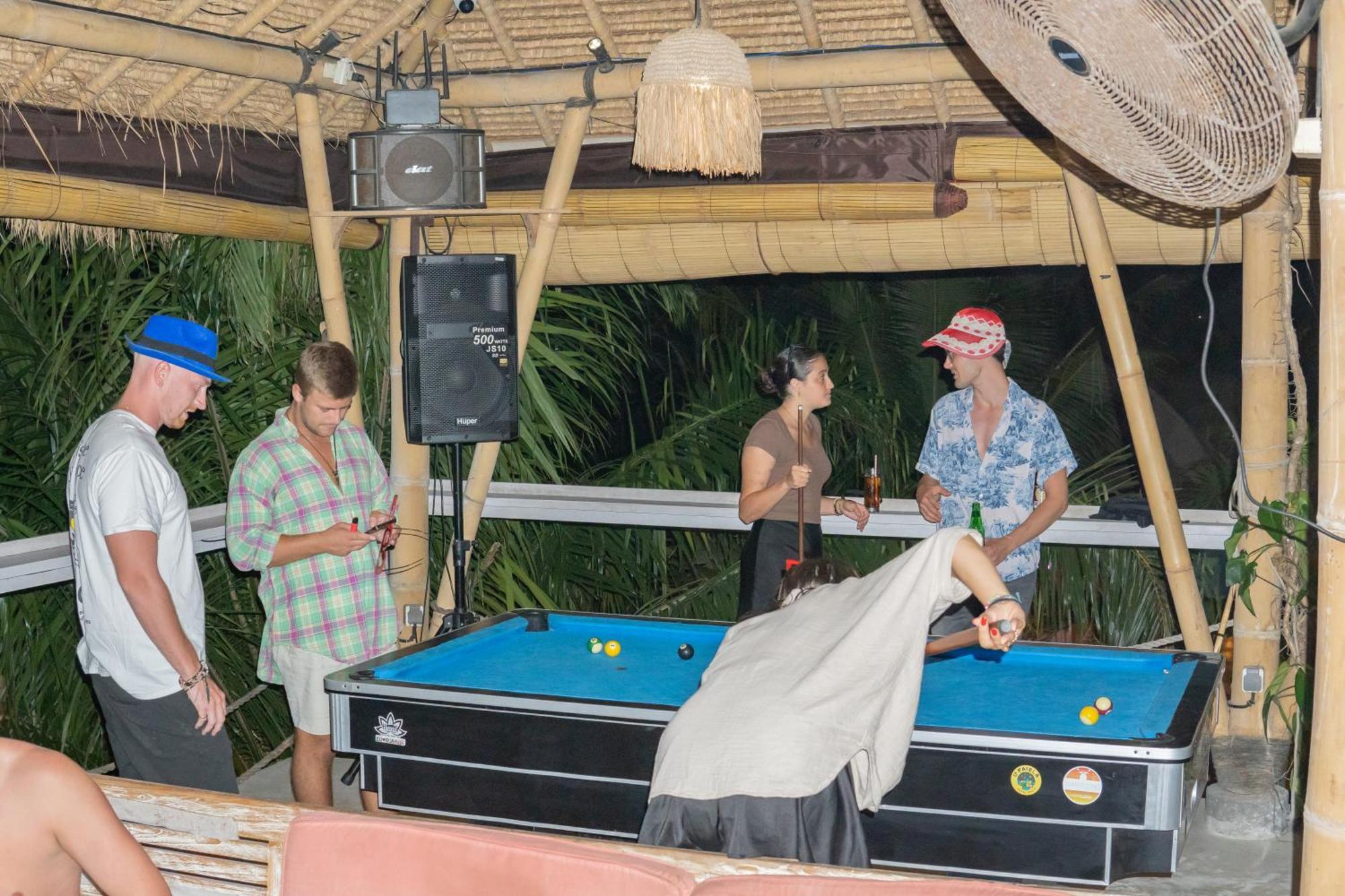 Clandestino Hostel Canggu エクステリア 写真