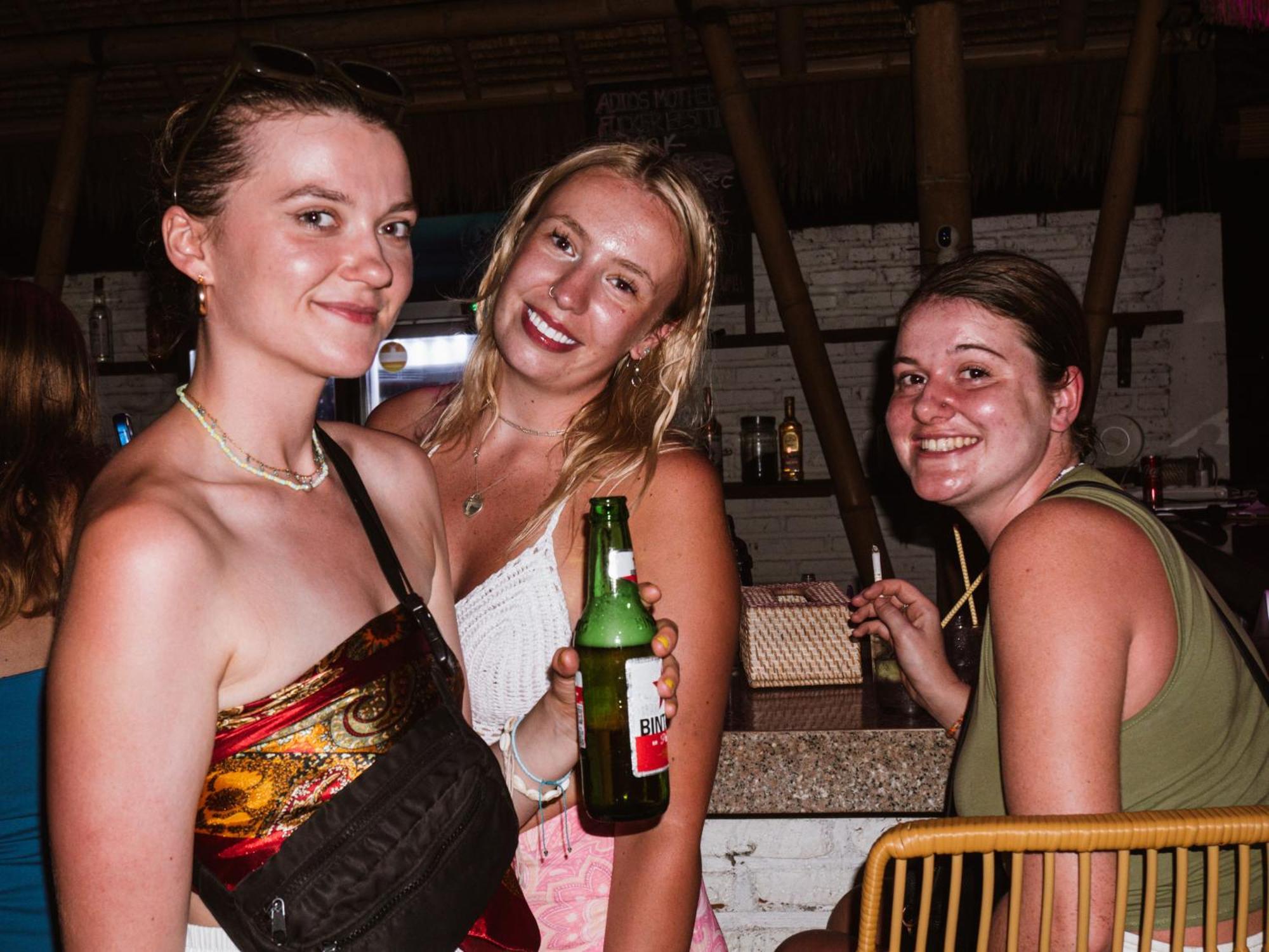 Clandestino Hostel Canggu エクステリア 写真