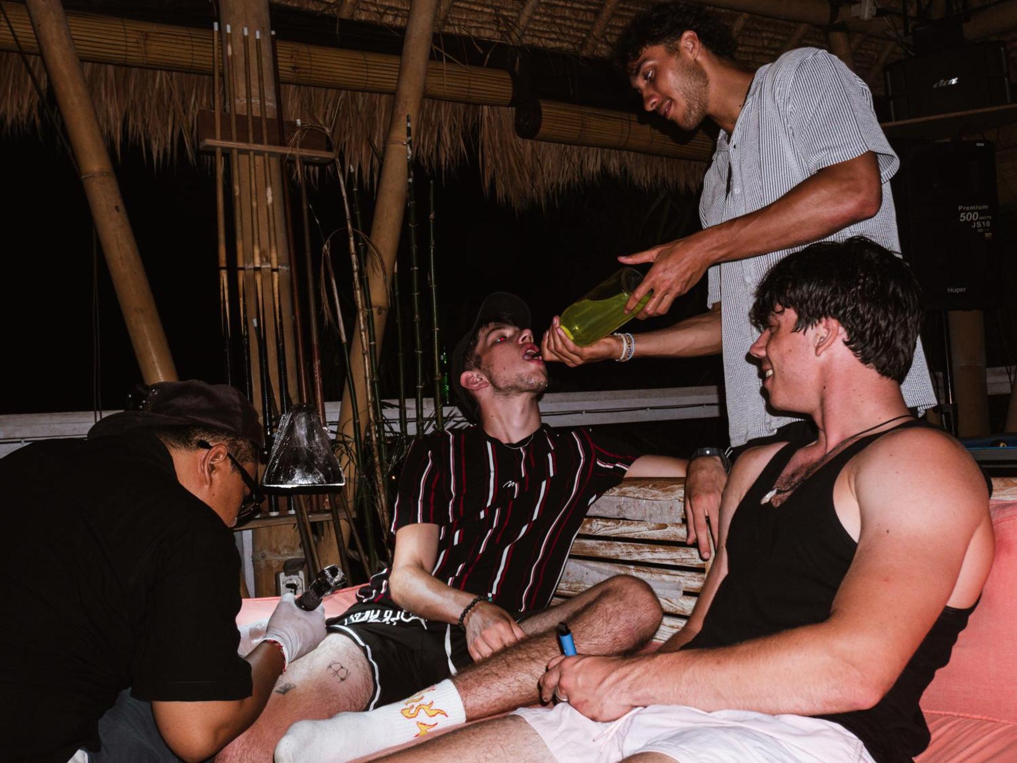 Clandestino Hostel Canggu エクステリア 写真