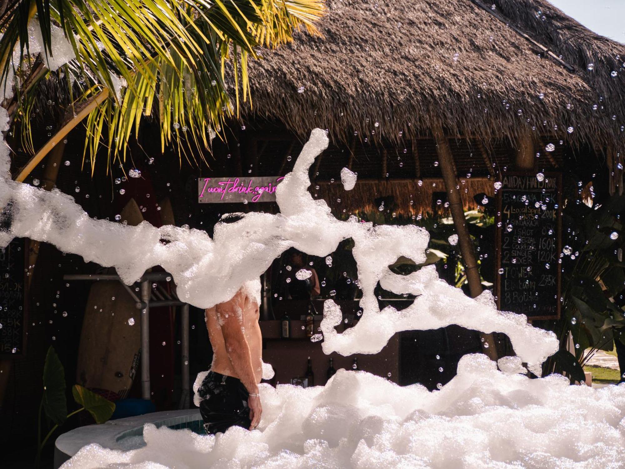 Clandestino Hostel Canggu エクステリア 写真